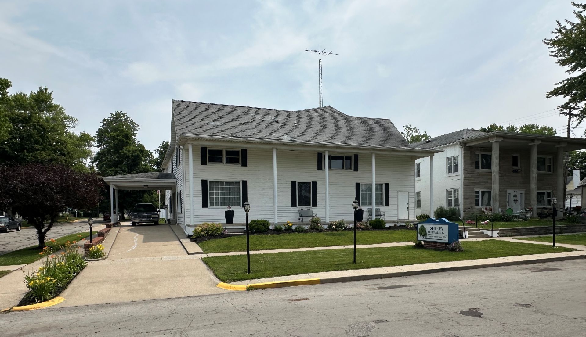 A white house with a mailbox in front of it.