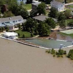 Flood protection wall