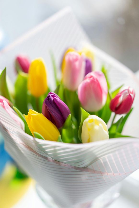 A close up of a bouquet of flowers in a bowl