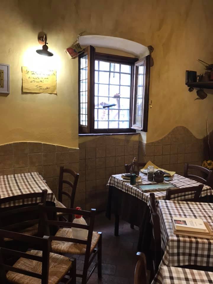 Ristorante pizzeria in stile toscano