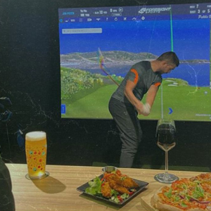 Virtual golf at HUKD Golf