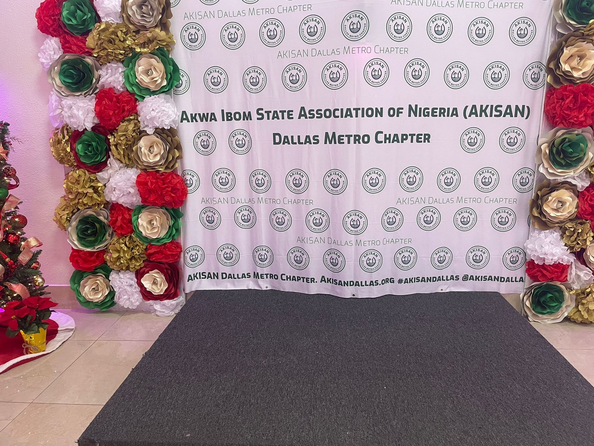 A sign that says arms from state association of nigeria dallas metro chapter