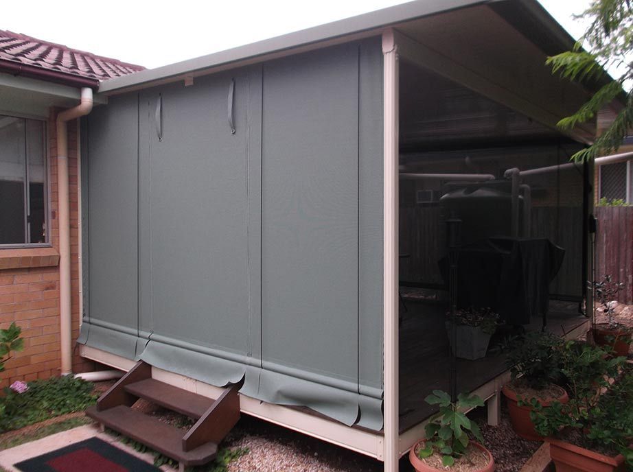 Covered Outdoor Patio With Green Shades, Wooden Steps ā Toowoomba Shade & Canvas in Harristown, QLD