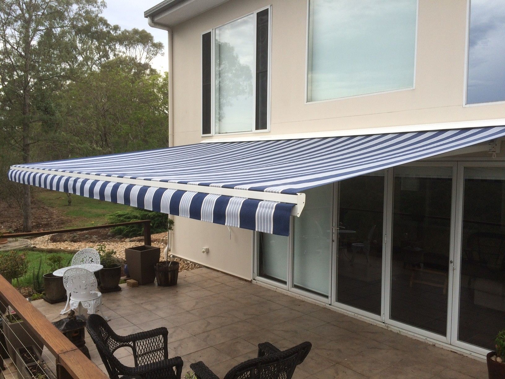 Blue and White Striped Awning Over a Patio ā Toowoomba Shade & Canvas in Harristown, QLD
