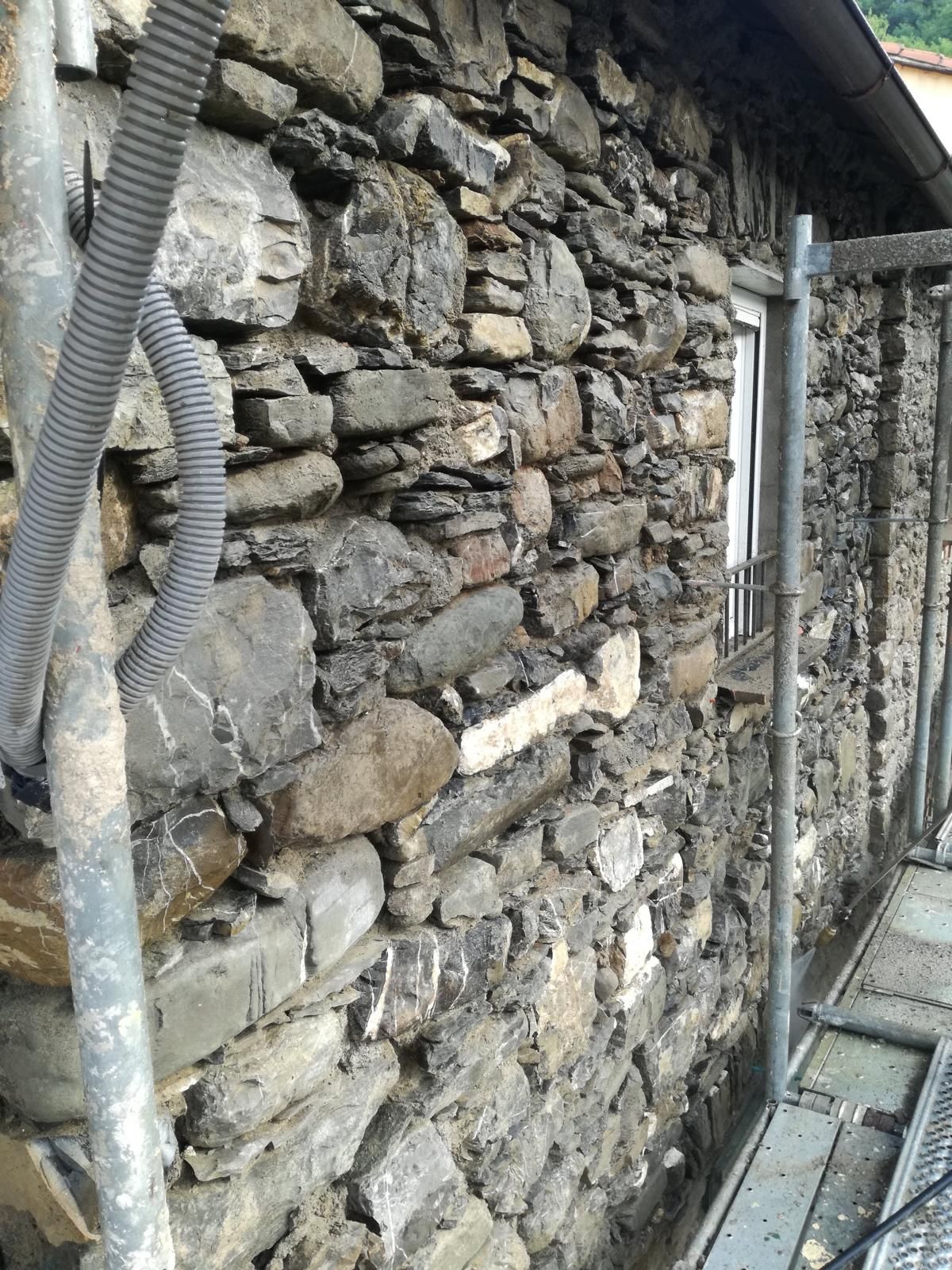 ristrutturazione muro in pietra