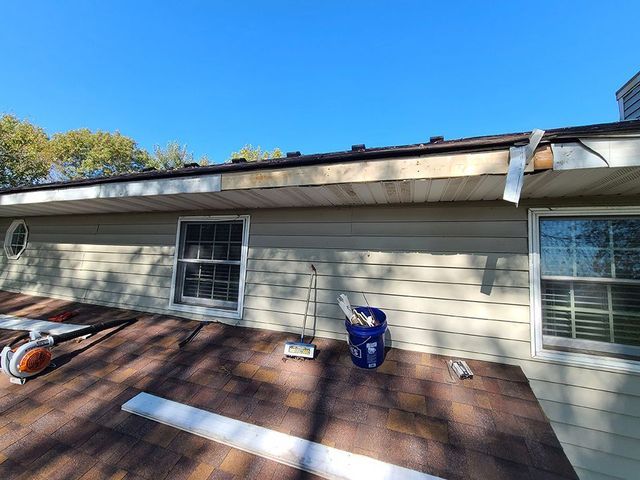 Repairing of roof gutter - Eureka, MO | Perfect Pitch Roofing & Exteriors Inc