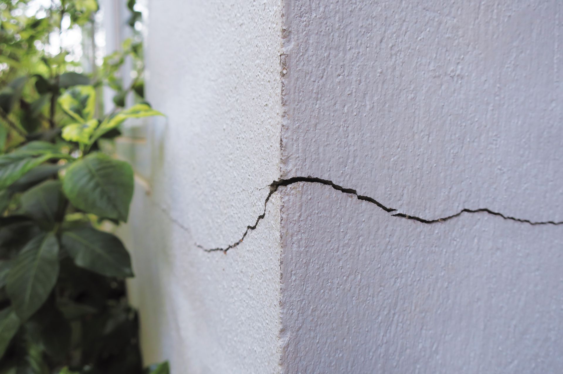 Crack wall