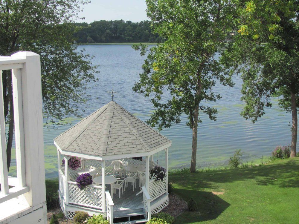 Lake Pointe Apartments