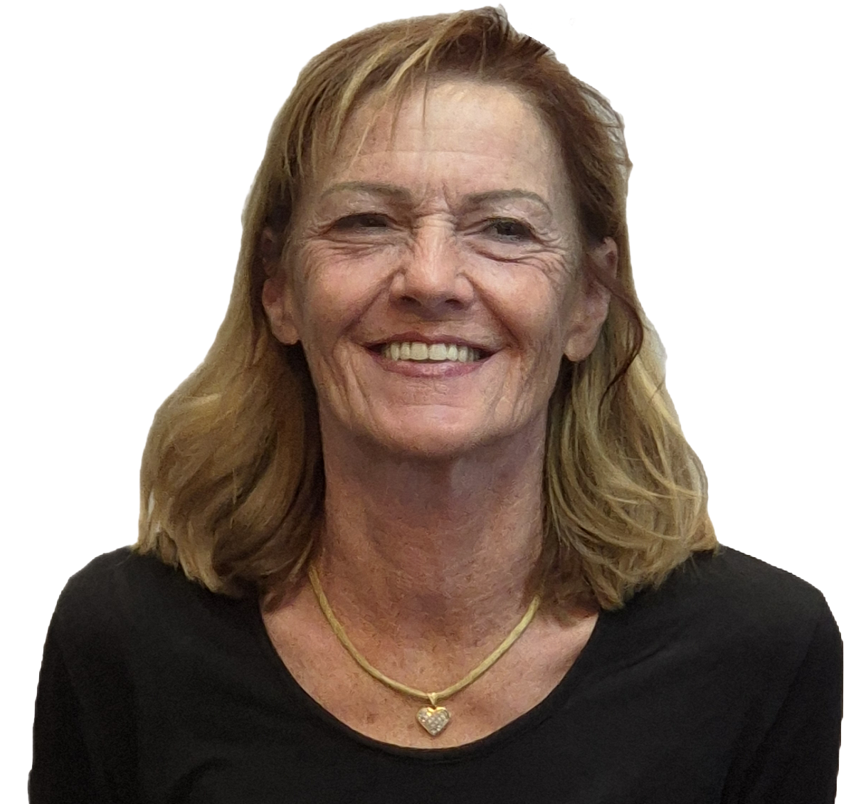 Eine Frau in einem schwarzen Top und einer goldenen Halskette lächelt in die Kamera