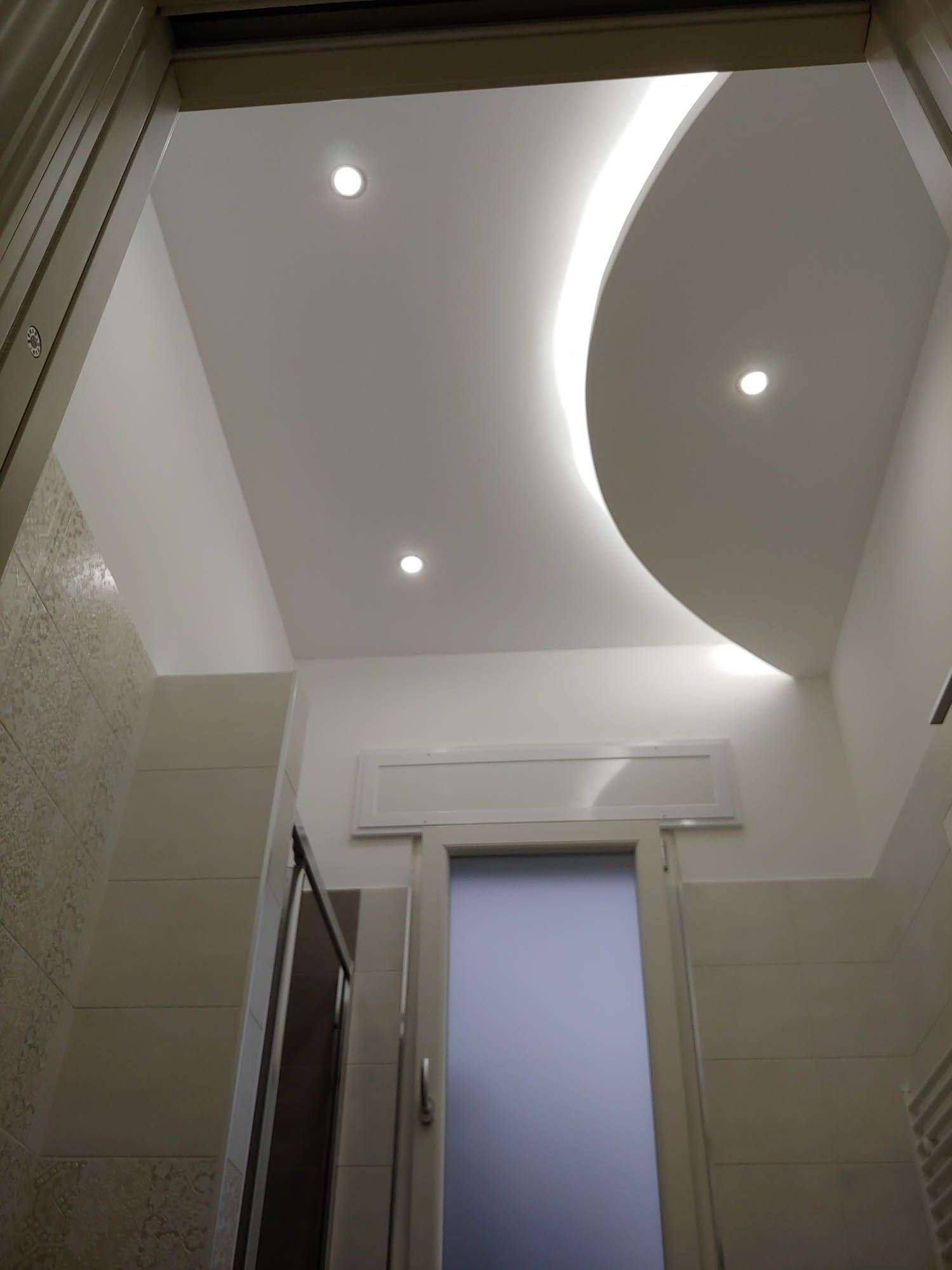 controsoffitto con faretti