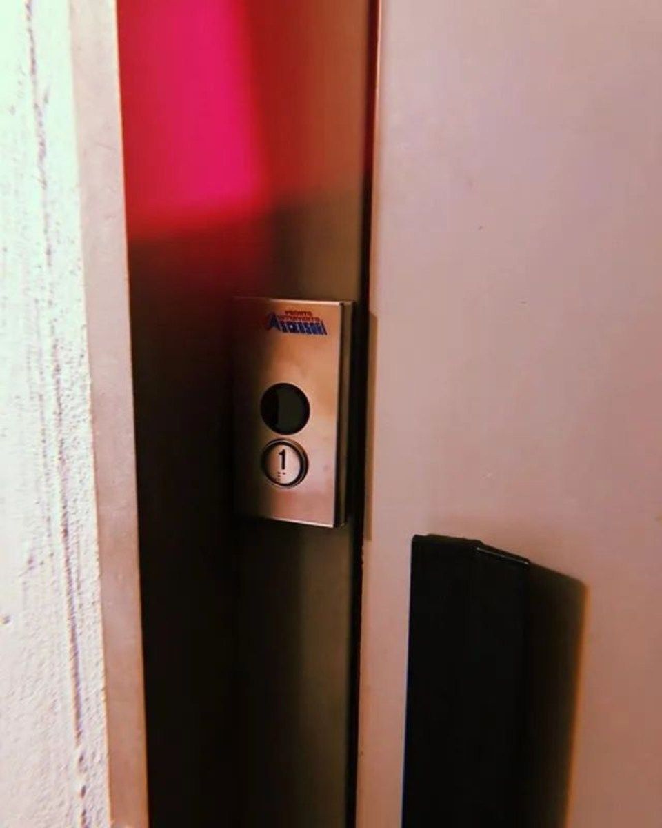 installazione di ascensore e pulsante a Ladispoli