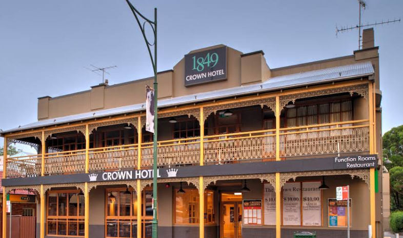 The Crown Hotel Motel