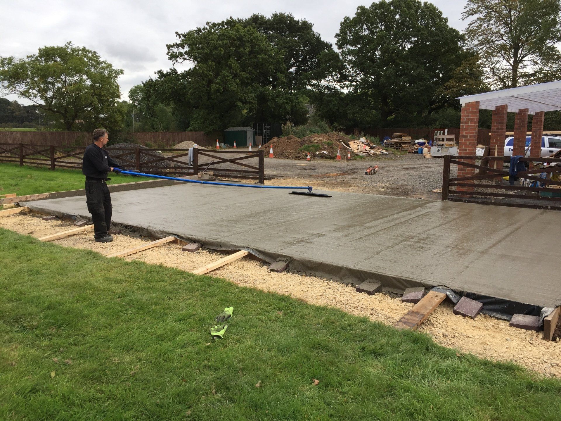 Log cabin slab screeding
