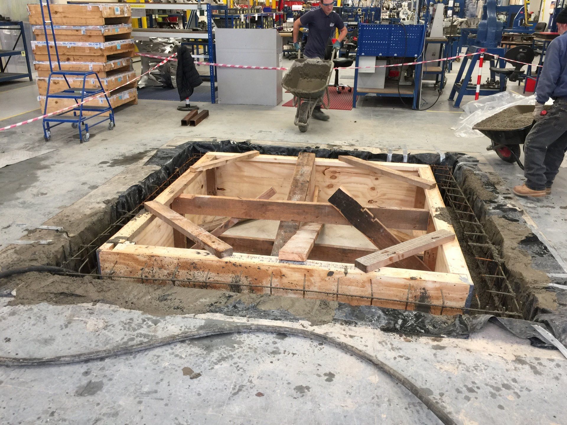 Shuttering of concrete pit