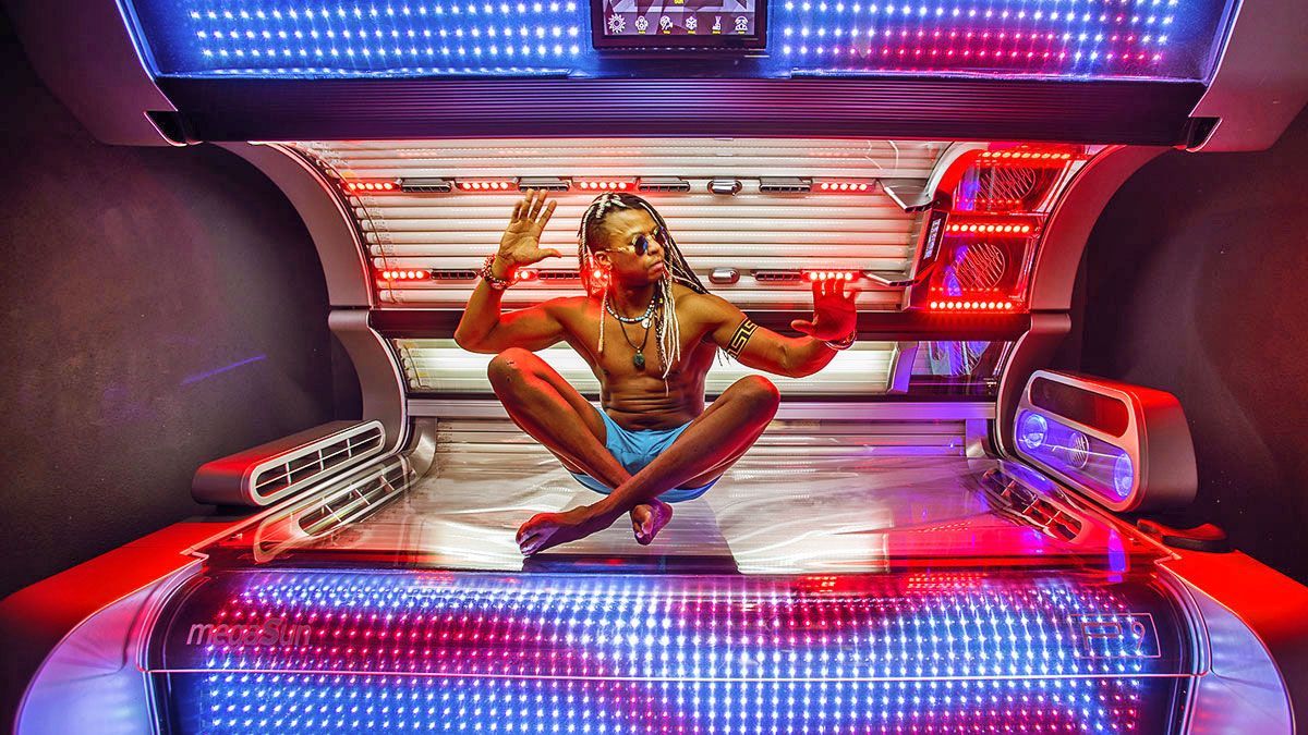 Mann im SunWorld Solarium
