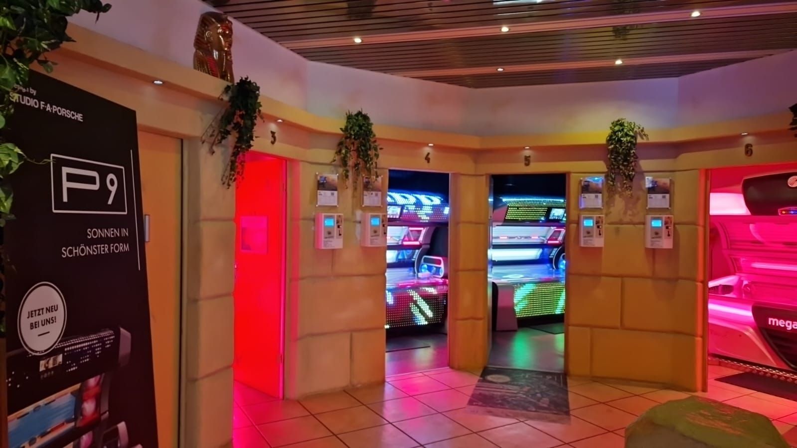 Innenansicht SunWorld Solarium Gossau – moderne Sonnenbänke und entspannte Atmosphäre im Sonnenstudio an der St. Gallerstrasse 219.