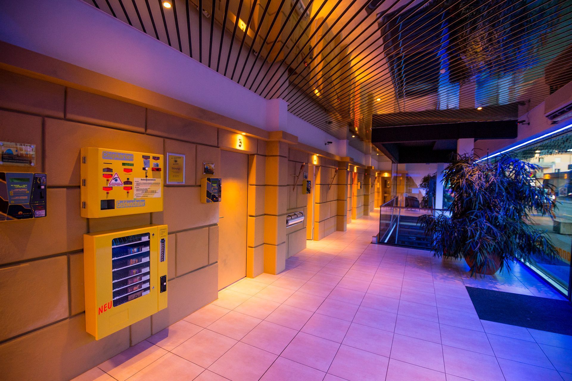 Innenansicht SunWorld Solarium Wil – neue Sonnenbänke und entspannte Atmosphäre im Sonnenstudio an der Zuercherstrasse 14.