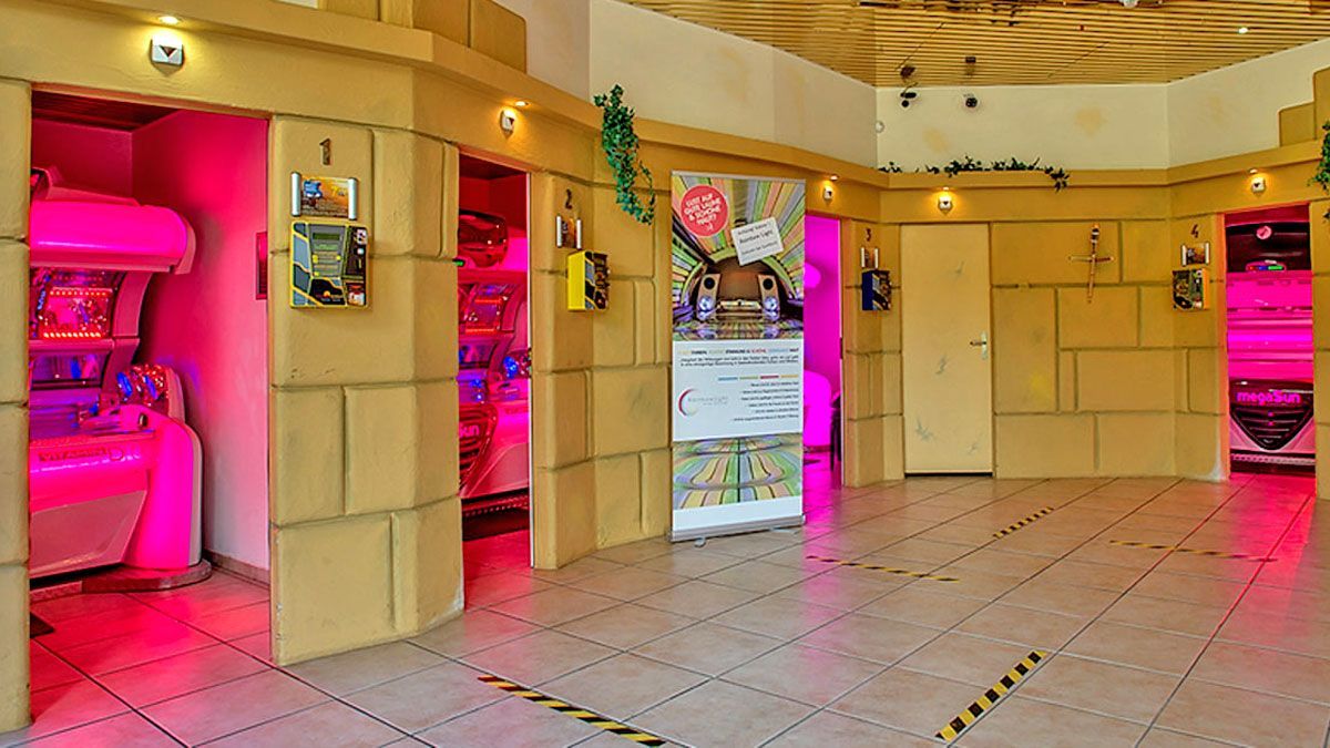 Innenansicht SunWorld Solarium Frauenfeld – neue Sonnenbänke und entspannte Atmosphäre im Solariumstudio an der Bahnhofstrasse 2 beim Talbachkreisel