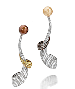 Due orecchini con preziosi