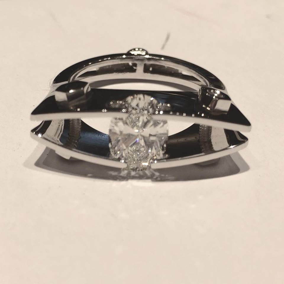 Personalizzazione di gioielli in laboratorio orafo interno