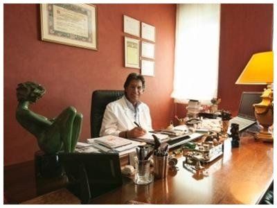 ginecologo in una sala consultazioni