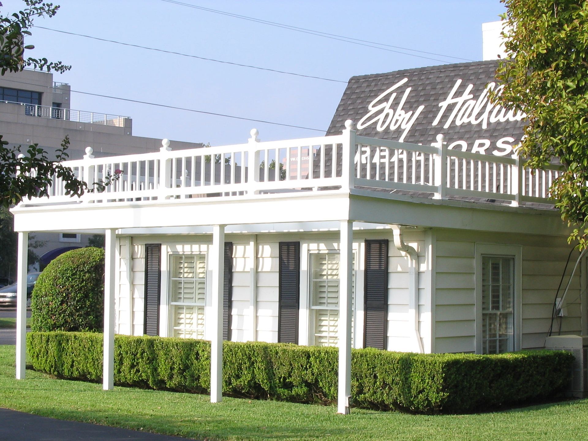 A white house with a sign that says abby hollis on it