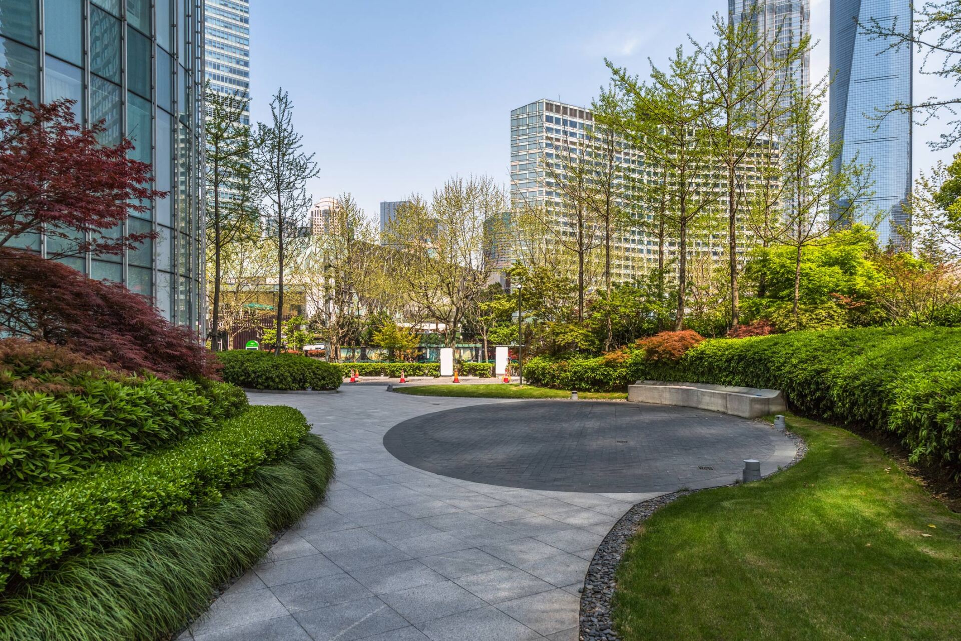 Buildings and Green Lawn — Highland Park, IL — Aurelio Landscaping