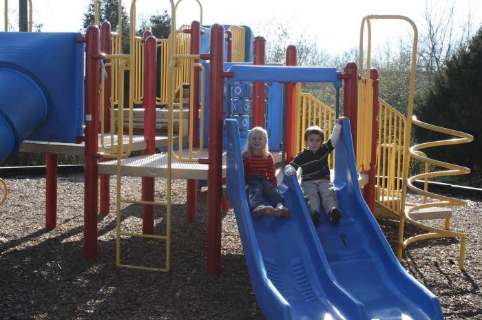 Magnolia Ridge - Playground with children on the slides