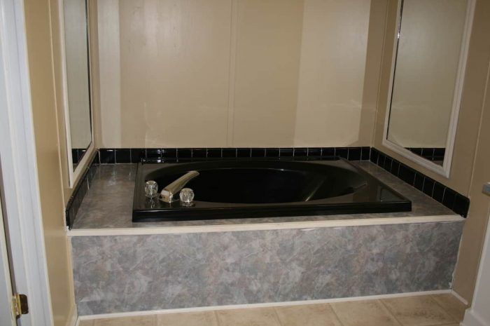 Oak Grove - Jacuzzi tub