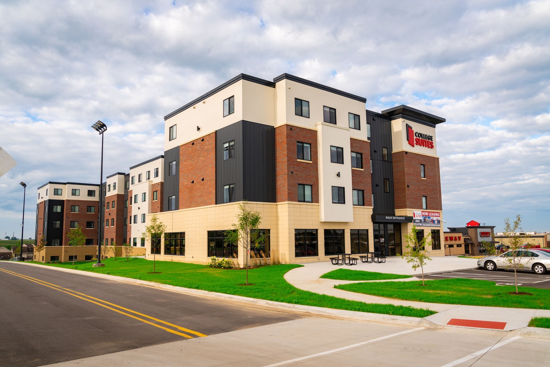 Exterior view of College Suites student housing in Peosta, Iowa, near NICC campus