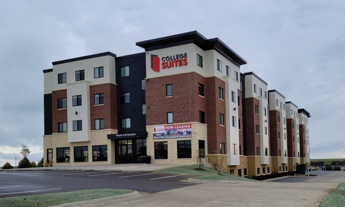 Exterior view of College Suites student housing in Peosta, Iowa, near NICC campus