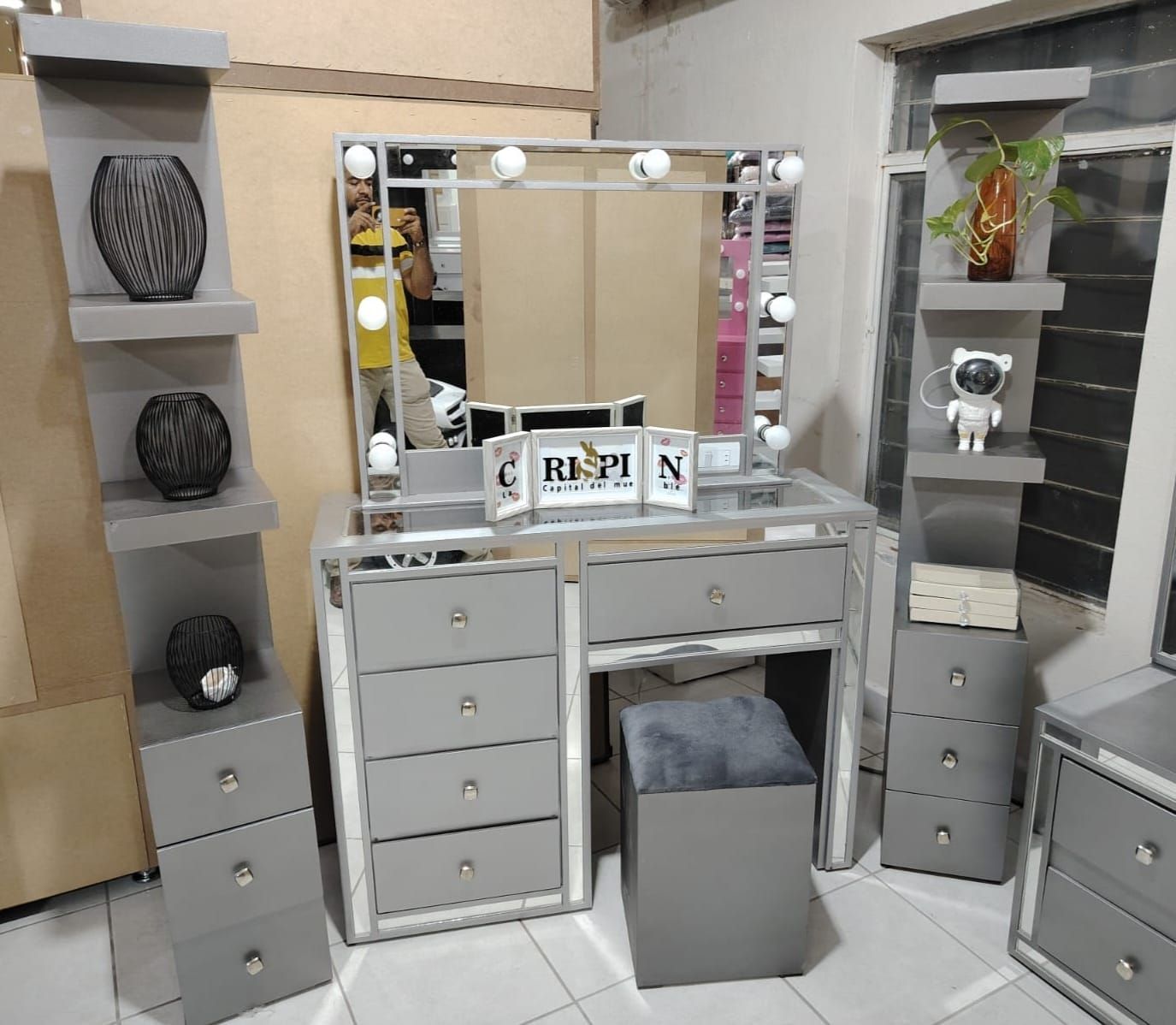 CRISPIN MUEBLES