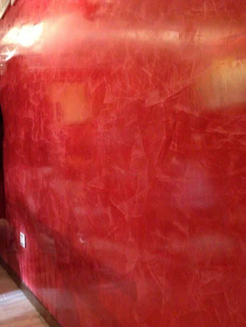 pareti tinteggiate di rosso con effetto sfumato