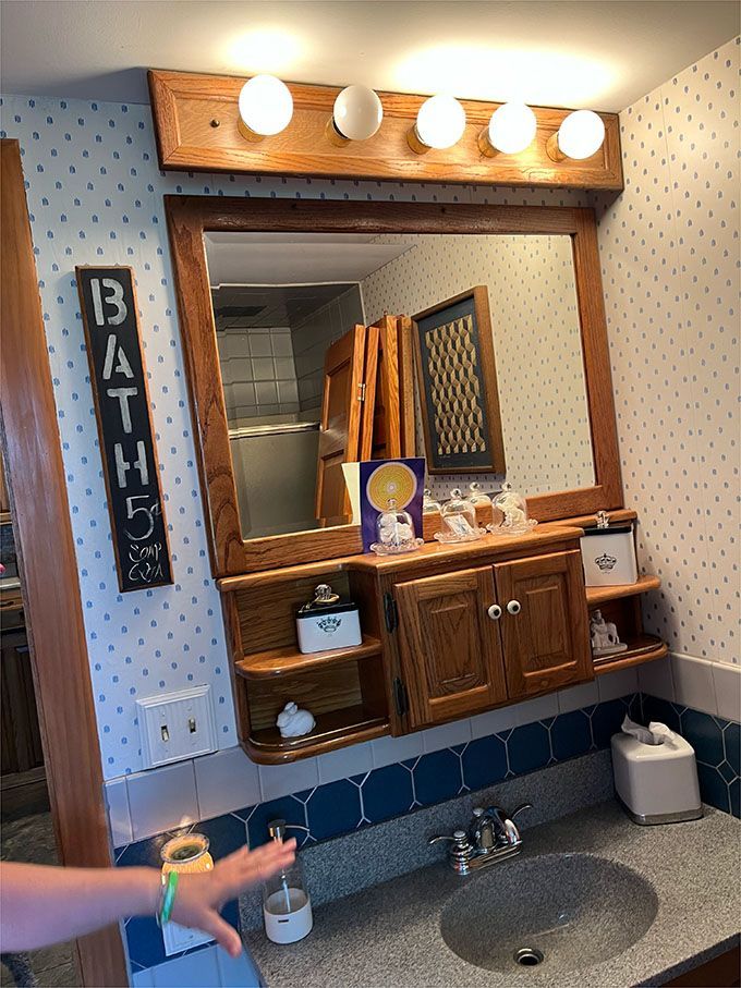 A bathroom with a large mirror and a sign that says bathtub