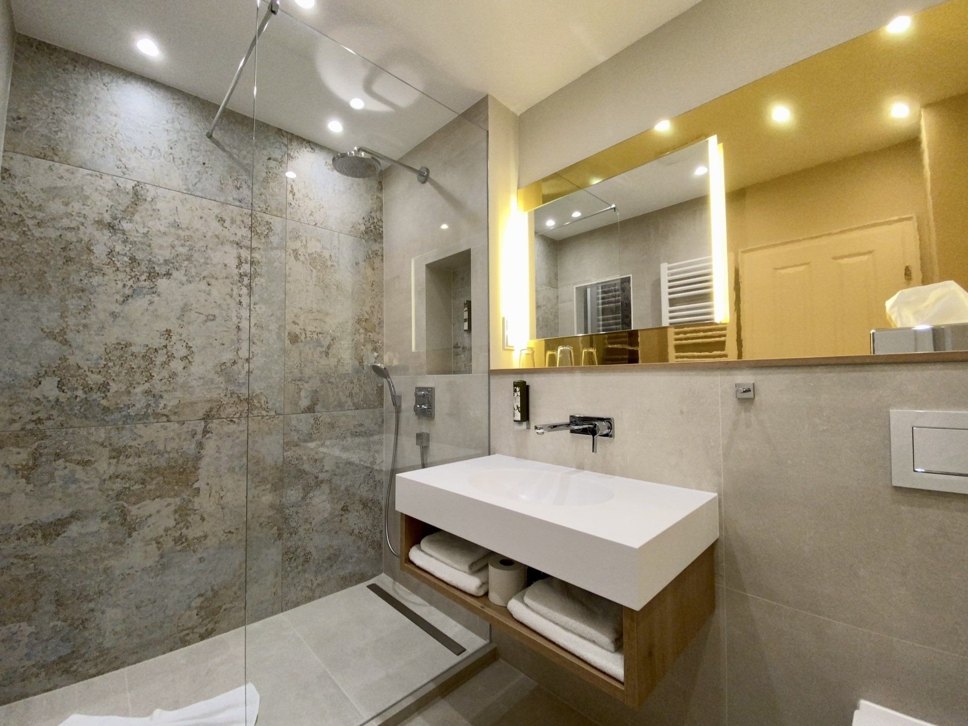 Doppelzimmer Deluxe 102 Hotel West FFM