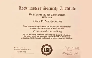 A certificate that says lockmasters security institute on it