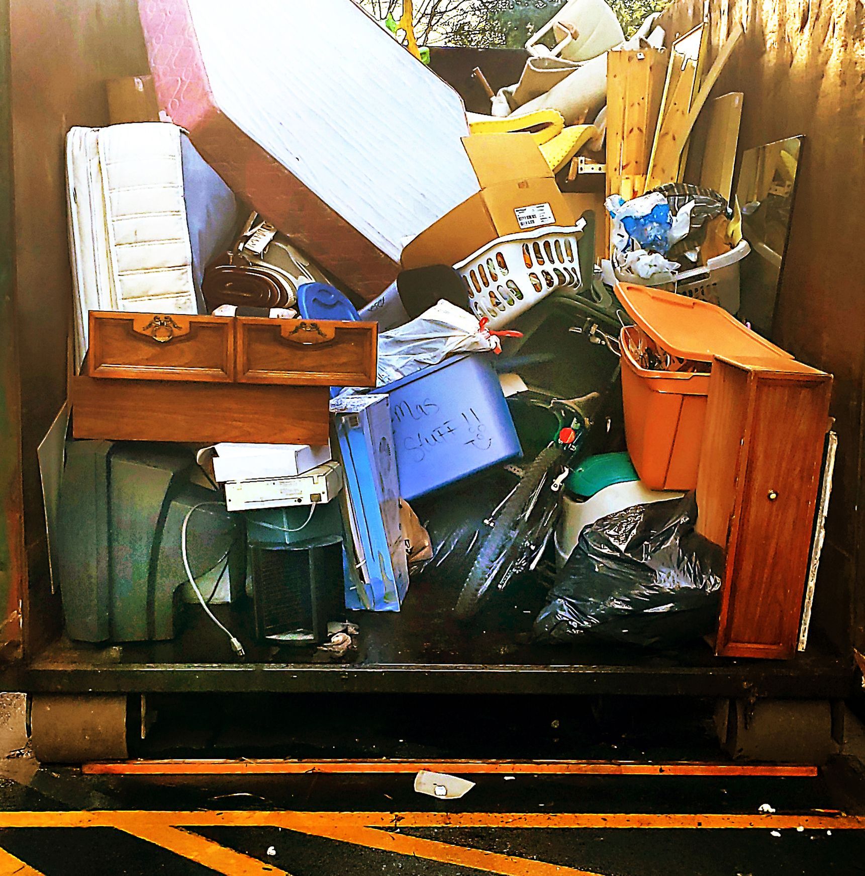 Messy Kitchen Counter — Aubrey, TX — Abbott's Haul Off & Transport