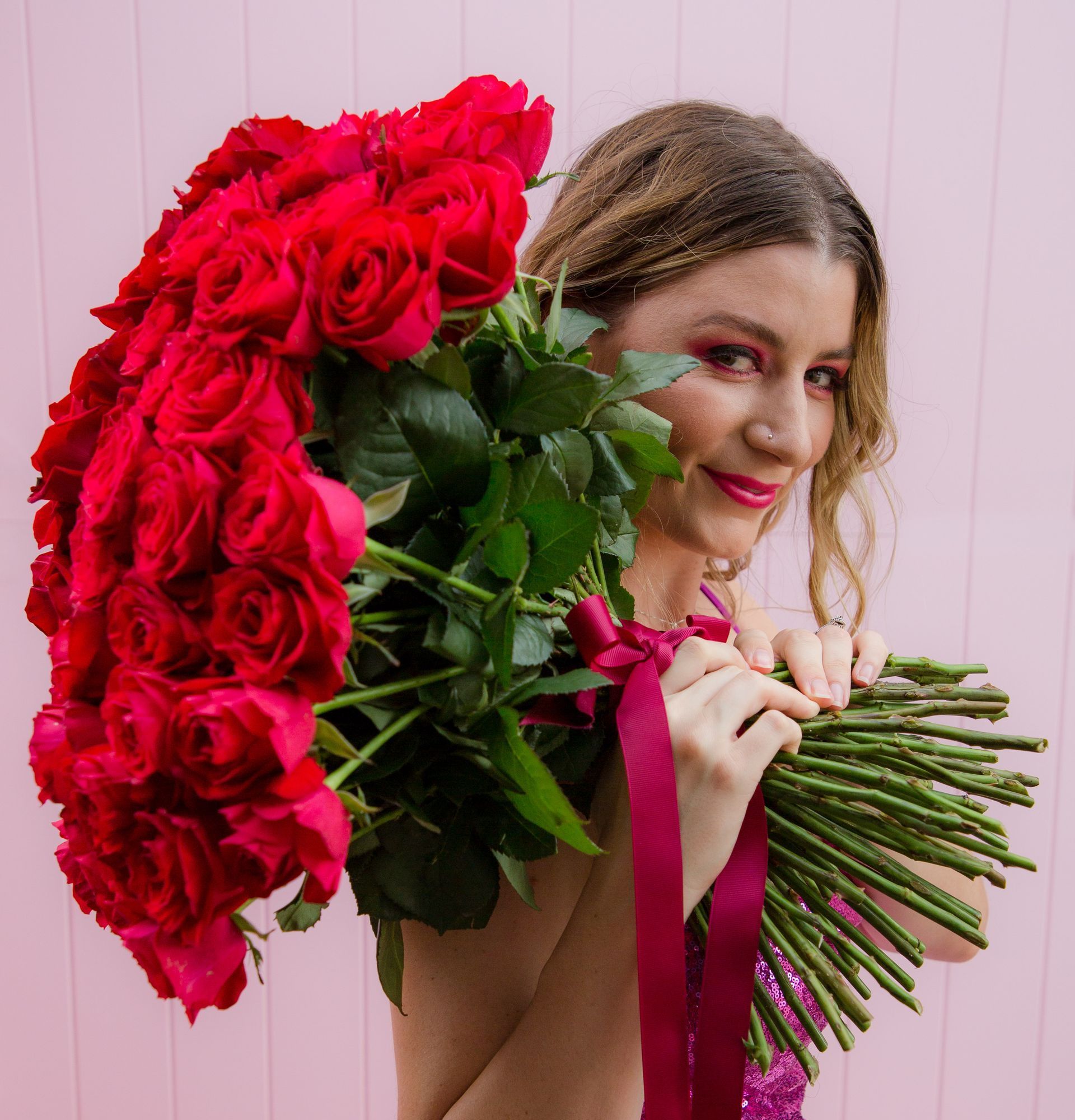 Vibrant roses delivered in Darwin, symbolizing love and affection.
