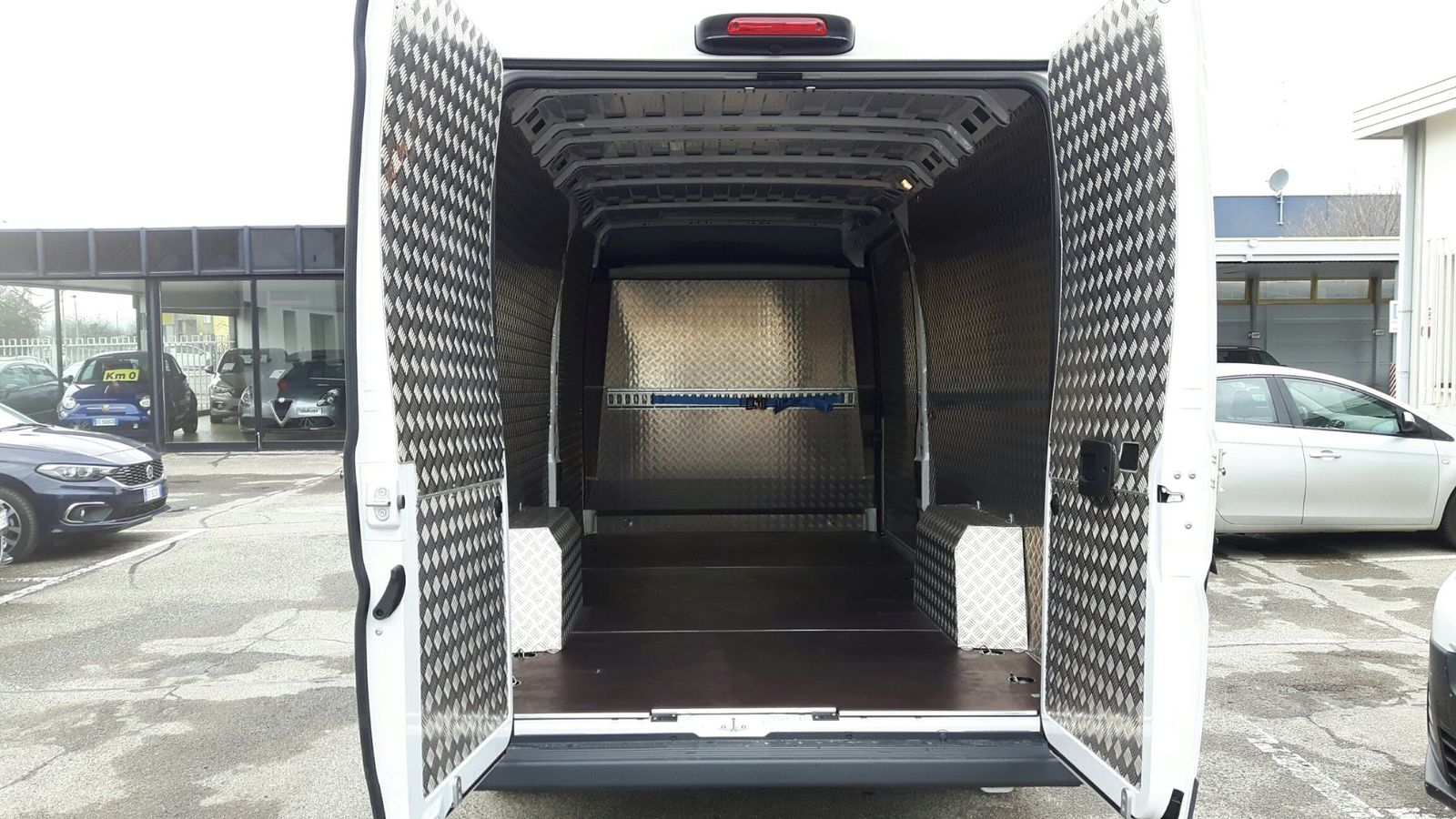 interno furgone officine mobile