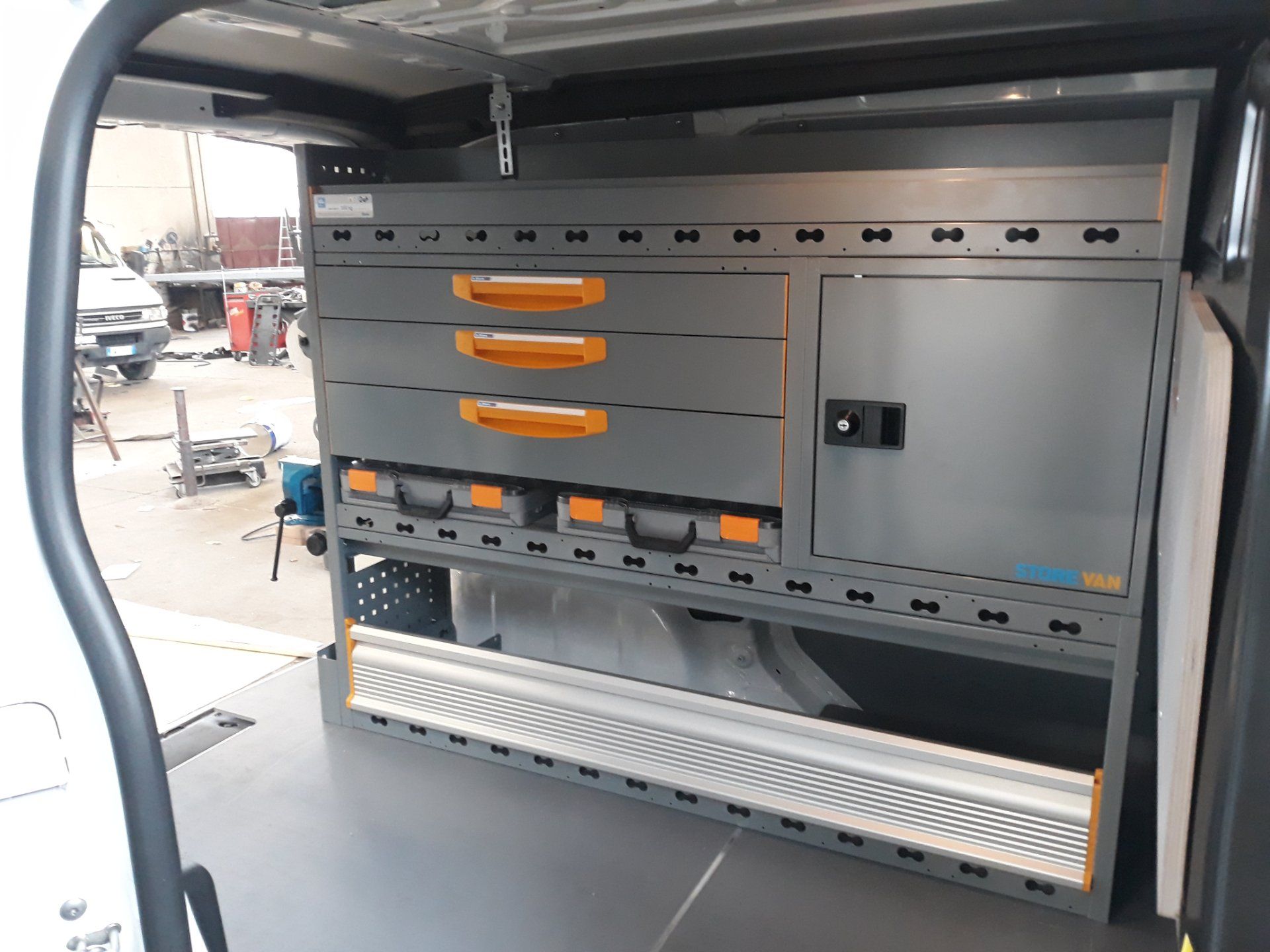 allestimento officina mobile