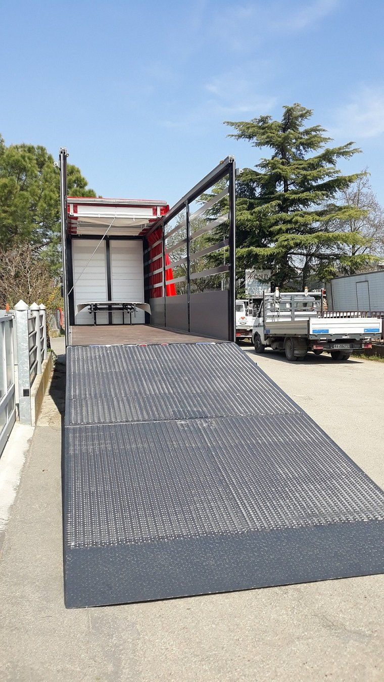 rampa idraulica per veicolo industriale