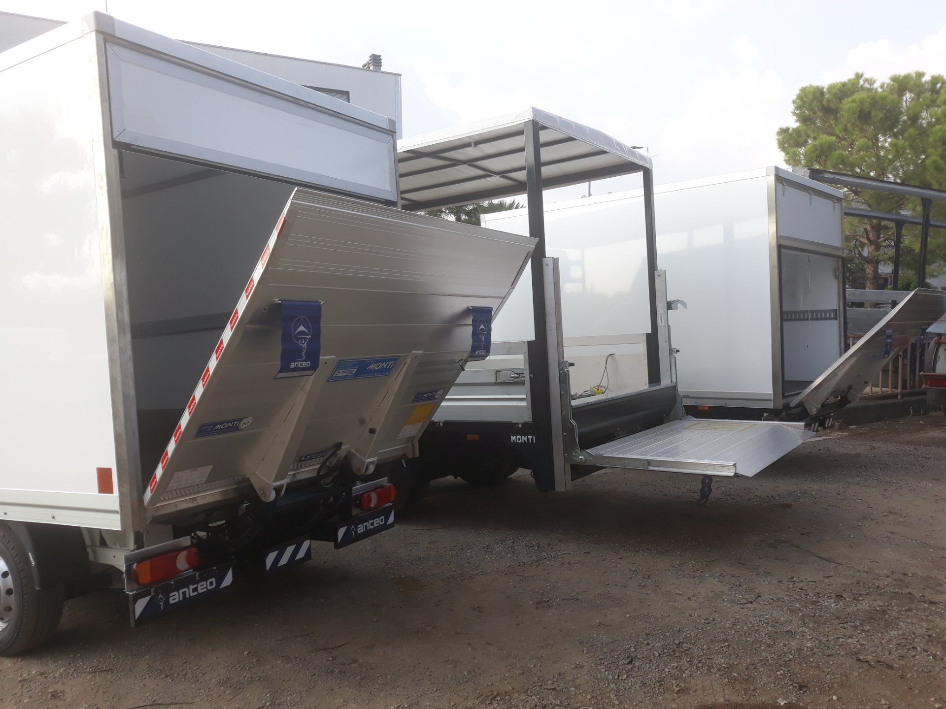 mezzo industriale con sponda