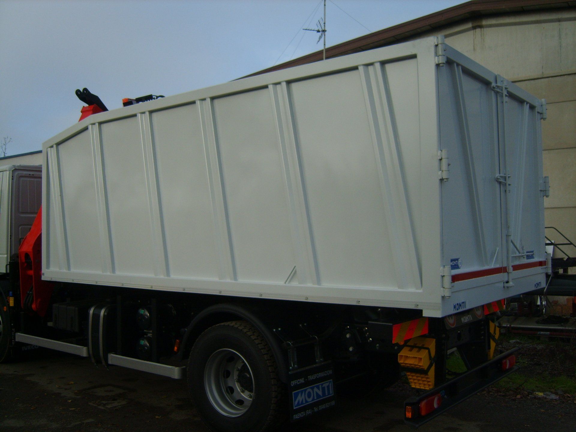 installazione impianto ribaltabile su autoveicolo