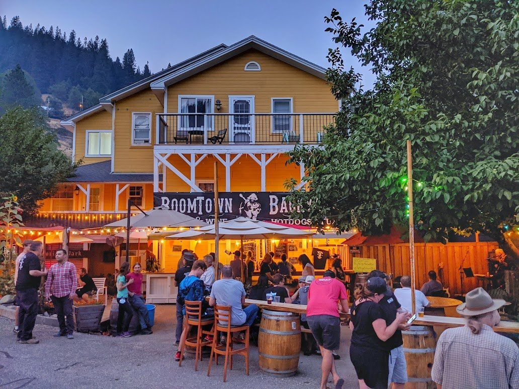 A yellow building with a sign that says downtown bar