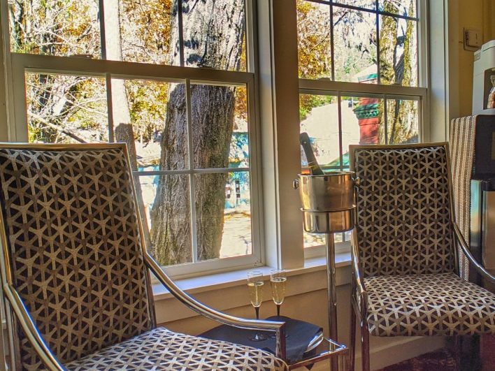 Two chairs are sitting in front of a window in a room.