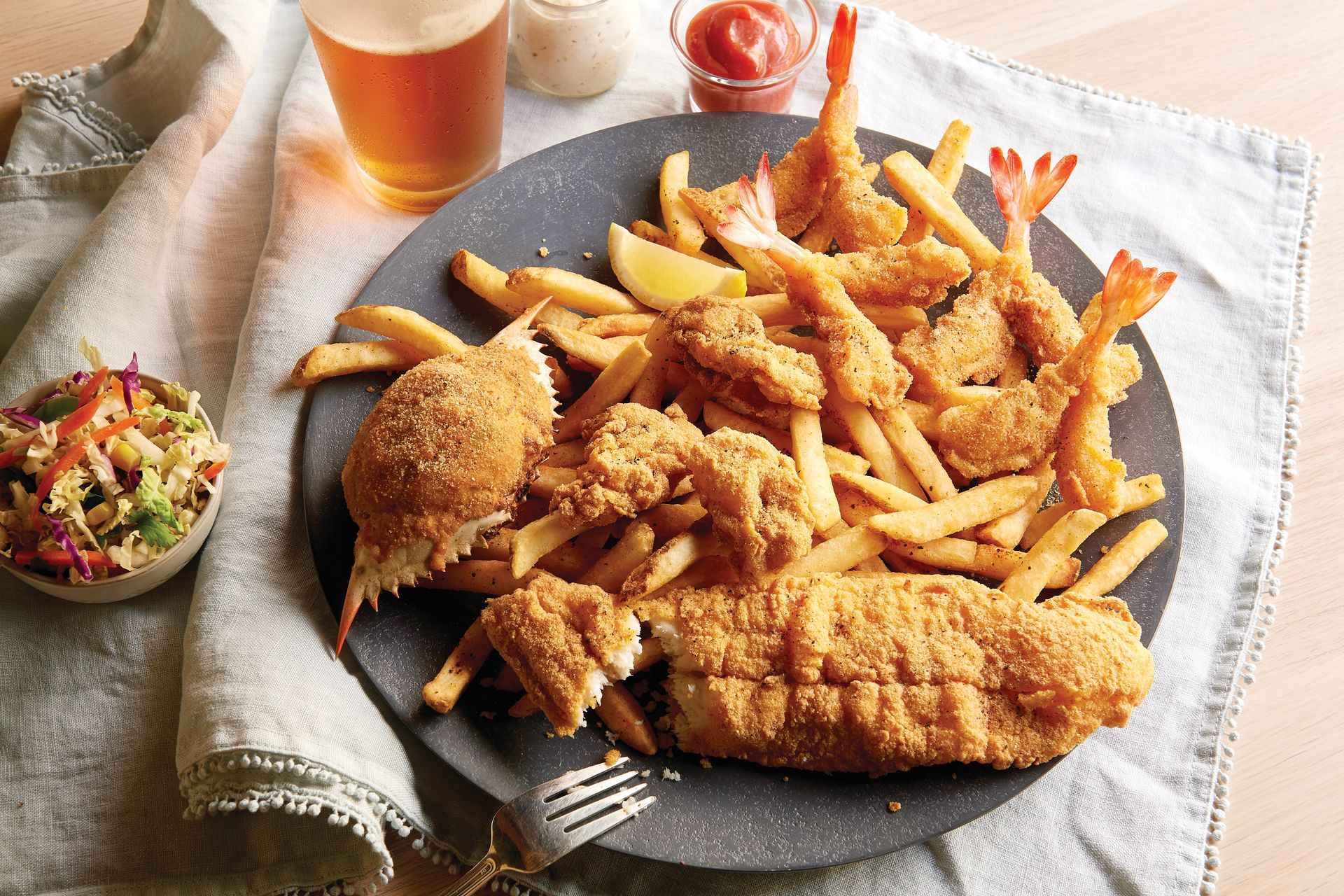 aquarium restaurant fried seafood platter