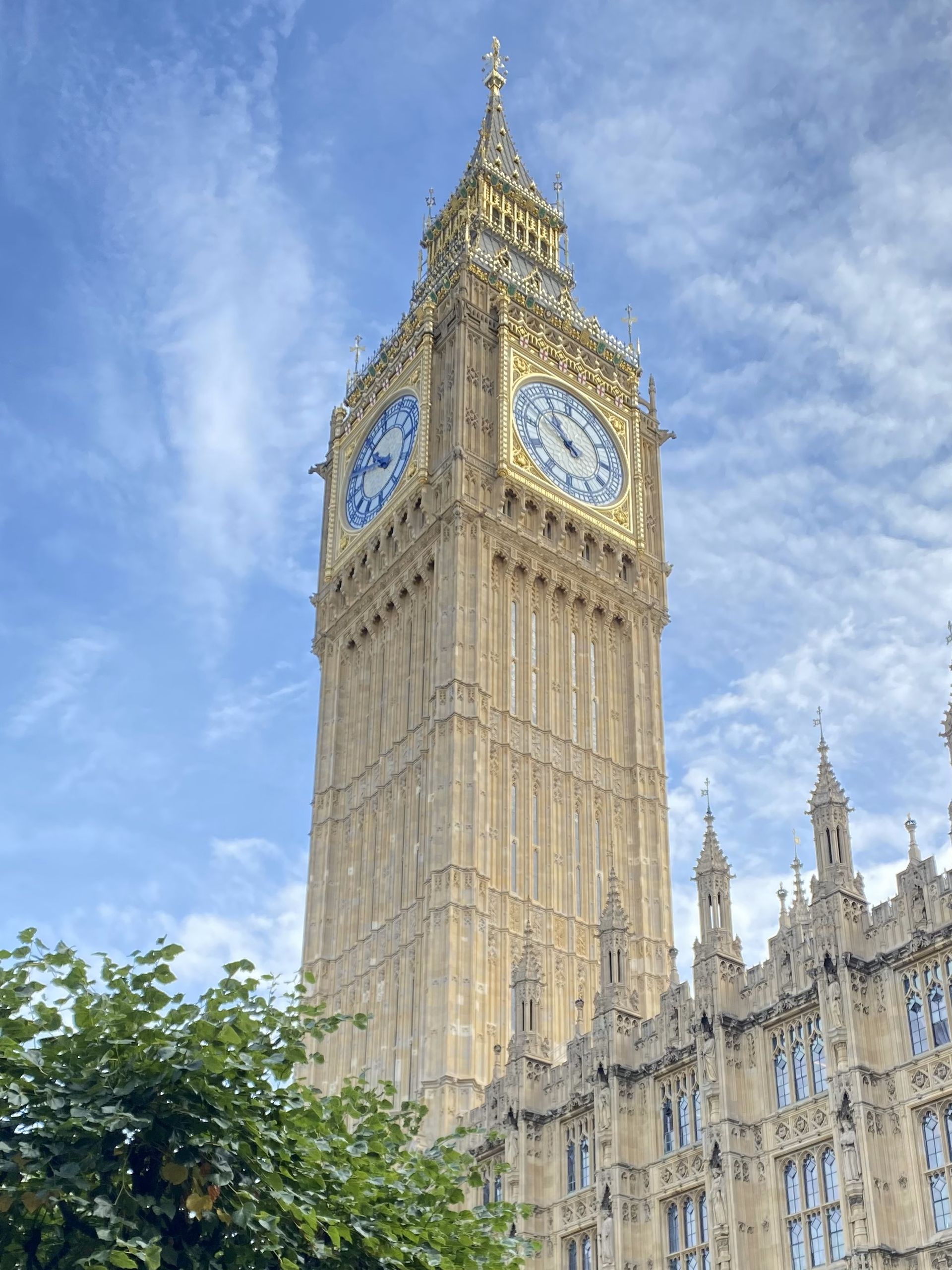 The Elizabeth Tower (Big Ben) with a blue and white clock face shows the time in London