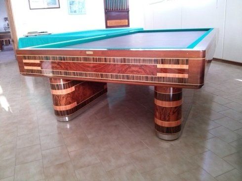 Biliardo MARI 14 MONDIAL. Biliardo internazionale top di gamma della ditta mari. Completamente rimesso a nuovo.