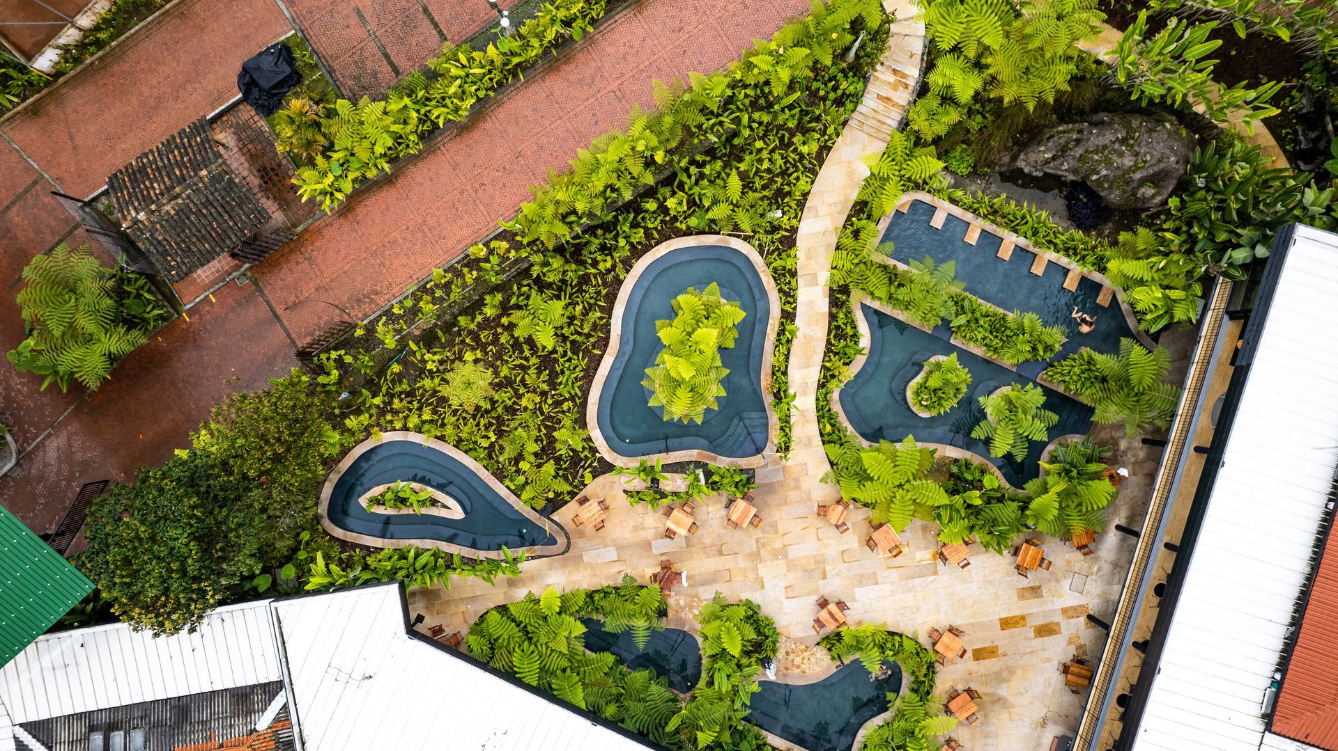 charco del hotel termales el otoño