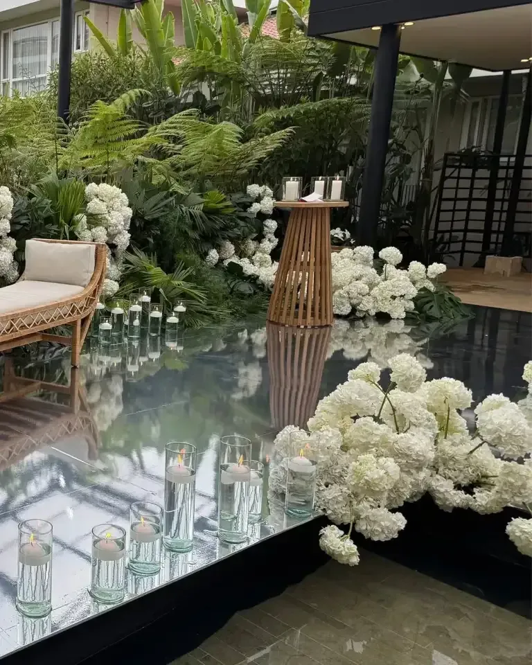 Montaje floral y altar al aire libre para bodas en Manizales en hotel con aguas termales, escenario romántico en Termales El Otoño Manizales.